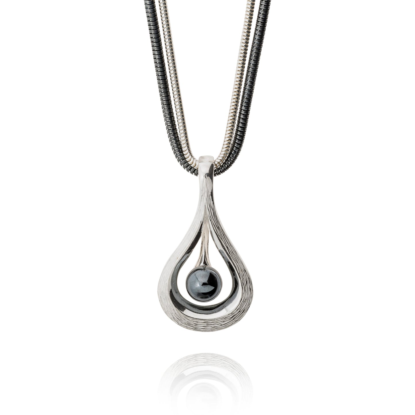 Lovedrop hänge stort i silver med hematitkula