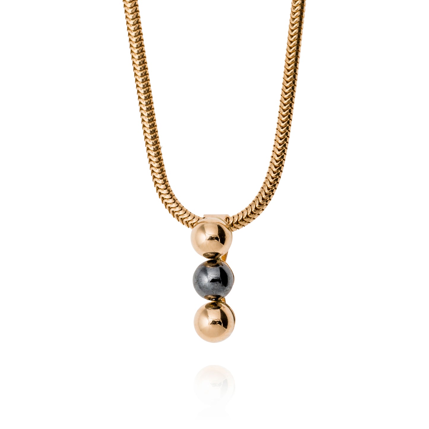 Sagan om hänget i guld med hematiter