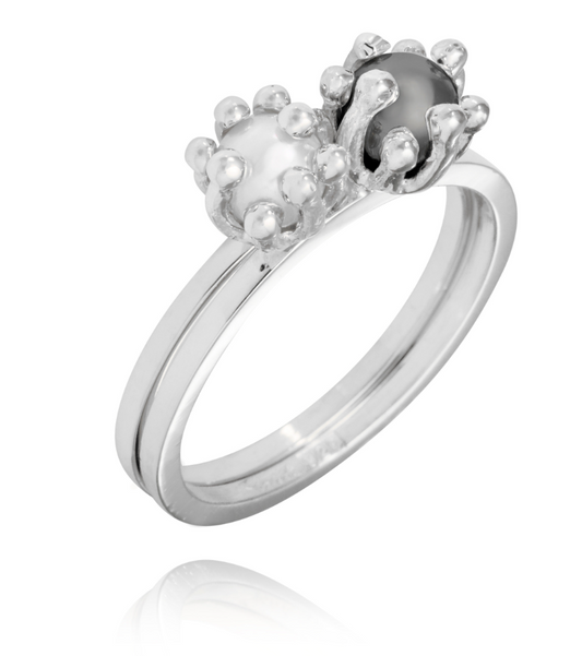 Pärlbur kombination 1 ring i silver med vit pärla 1 ring i silver med hematit