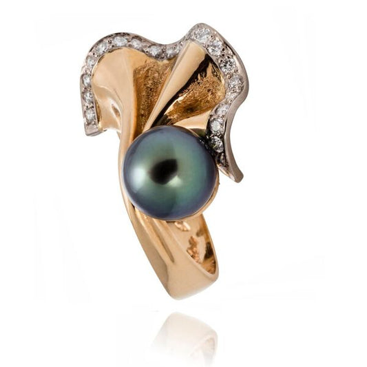 Fan ring in red gold with white brilliants (TWVVS) and the Tahitian pearl